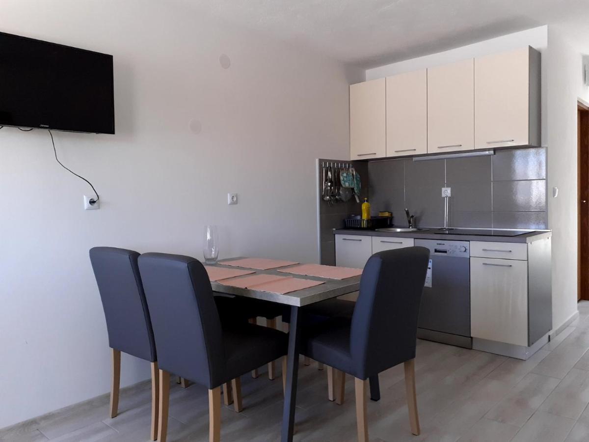 Apartmani Grumf Gornji Karin Eksteriør bilde