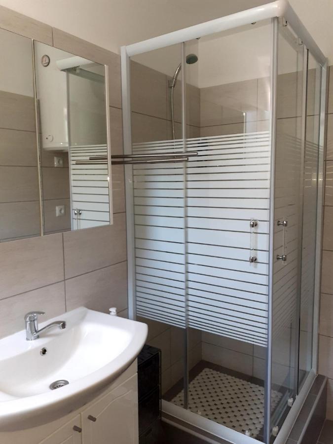 Apartmani Grumf Gornji Karin Eksteriør bilde